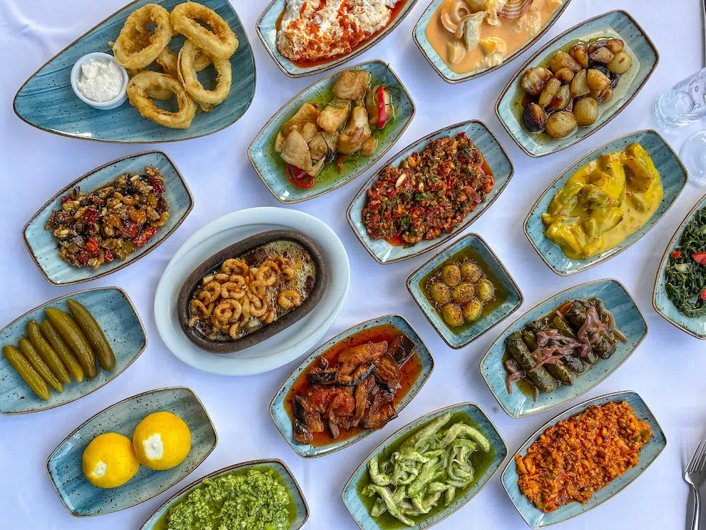 Ege mezeleri sofrada